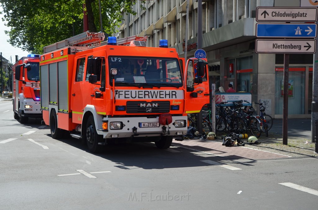Feuer 2 Y Koeln Altstadt Kyffhaeuserstr P165.JPG - Miklos Laubert